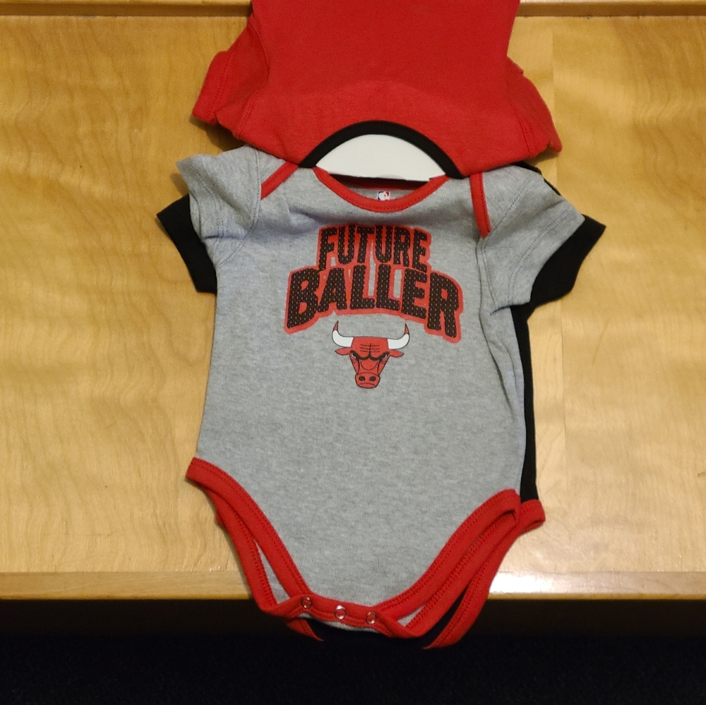 Chicago Bulls 3 Piece Creeper Set - Picture 7 of 8